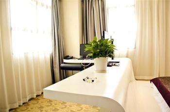 Provence Garden Hotel Wuhan Bagian luar foto